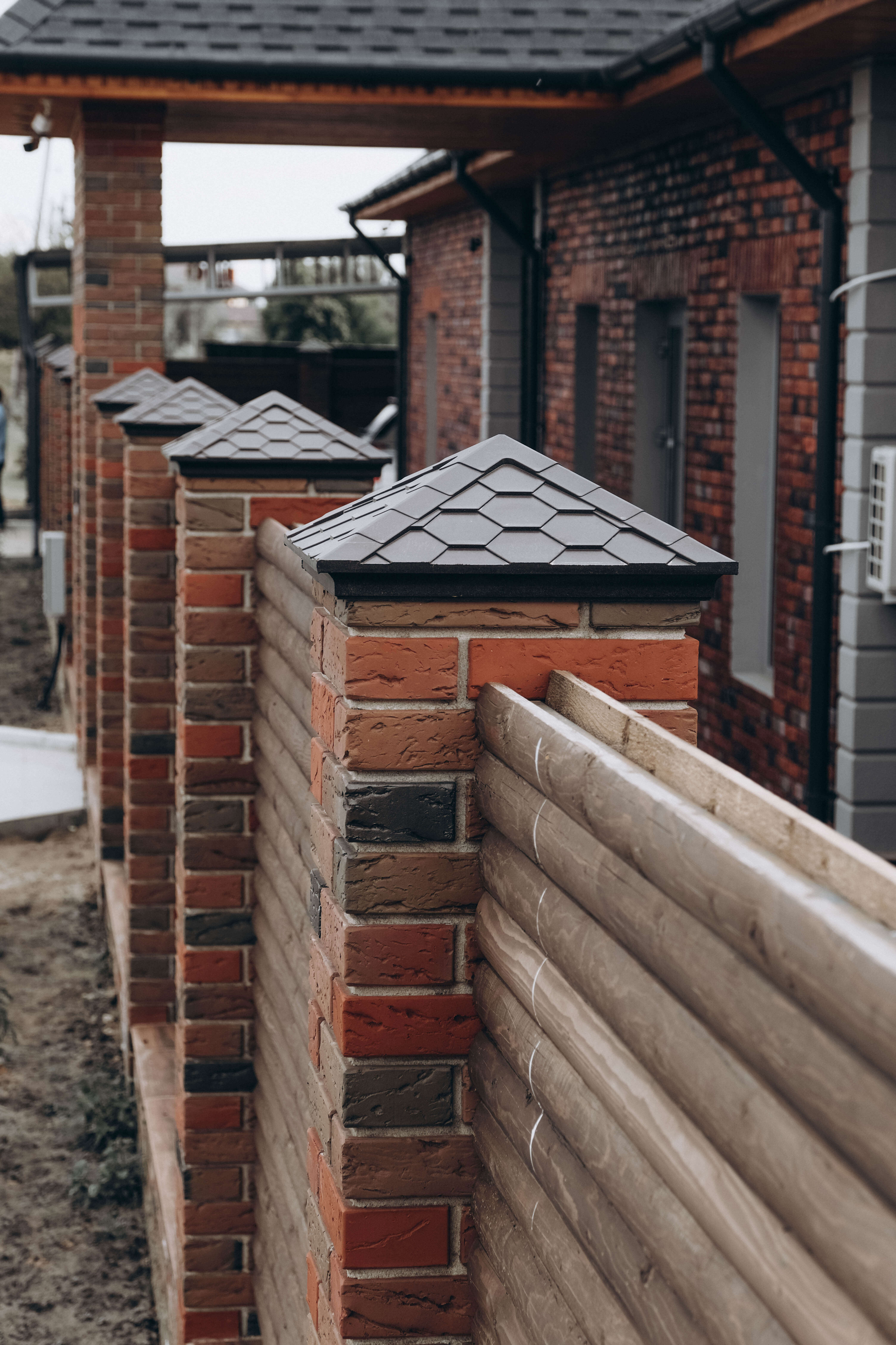 Колпак Zking Эверест Коричневый на столб 1.5х1.5 кирпича (390х390мм) в Волхове фото