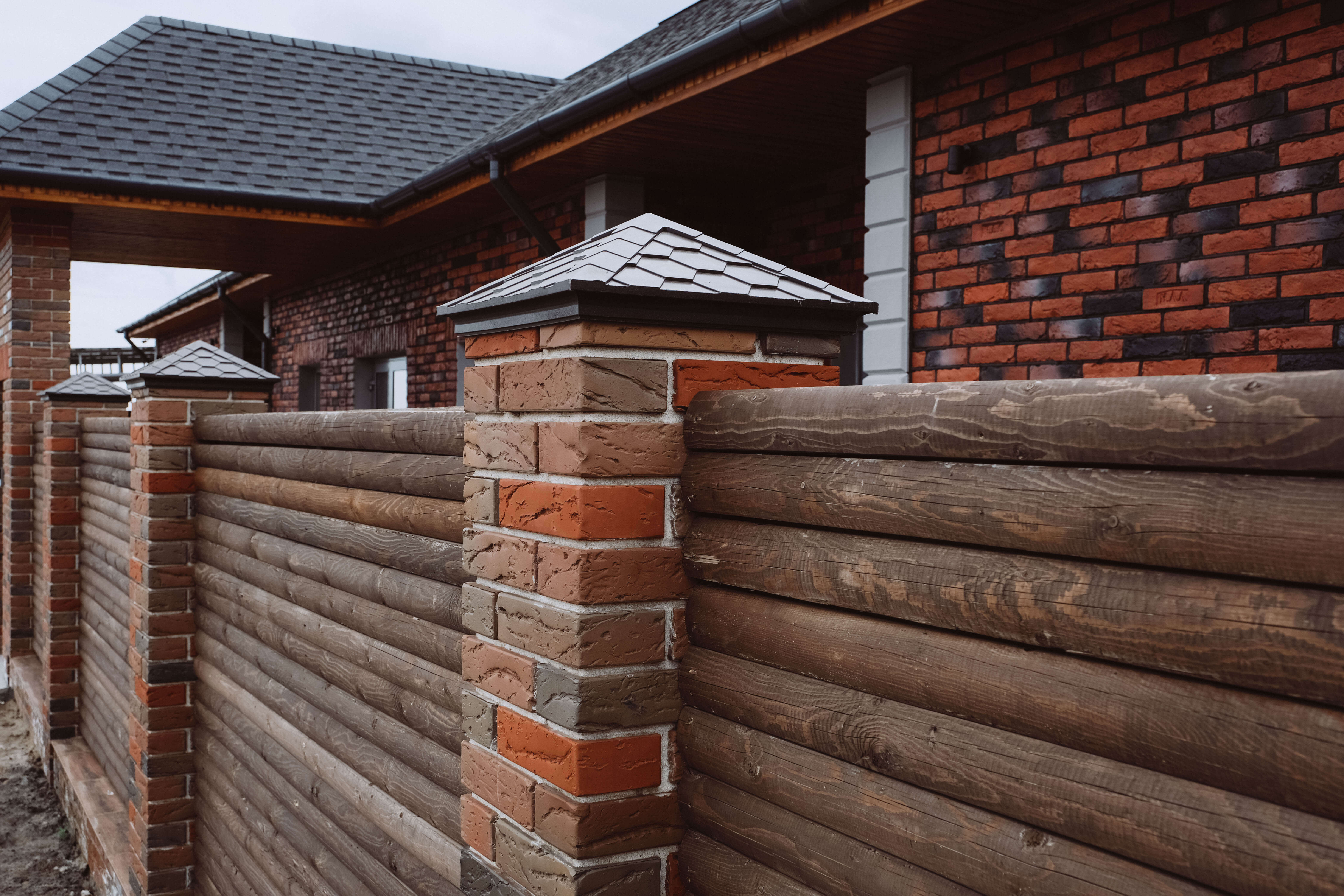 Колпак Zking Эверест Коричневый на столб 1.5х1.5 кирпича (390х390мм) в Волхове фото