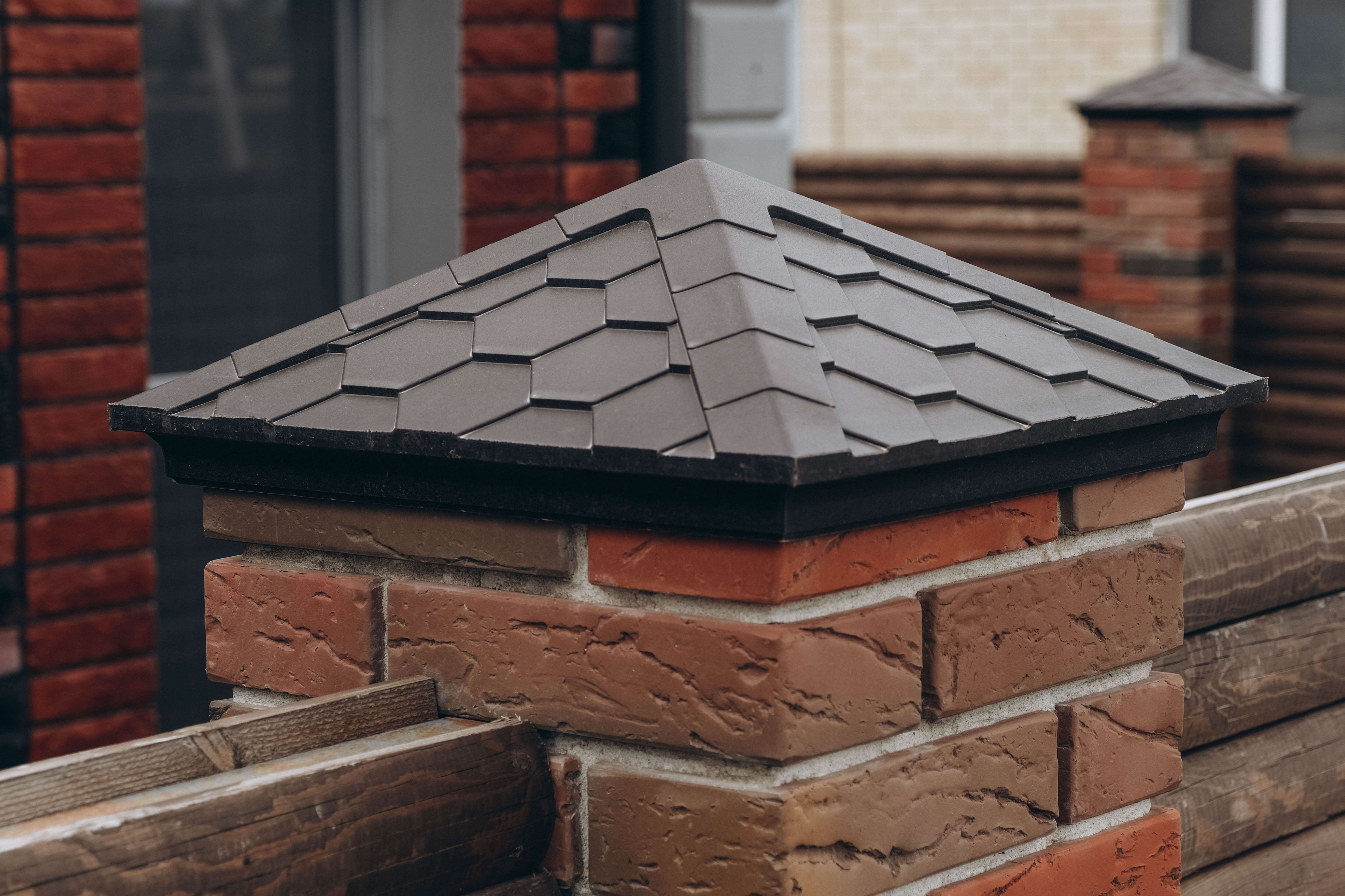 Колпак Zking Эверест Коричневый на столб 1.5х1.5 кирпича (390х390мм) в Волхове фото